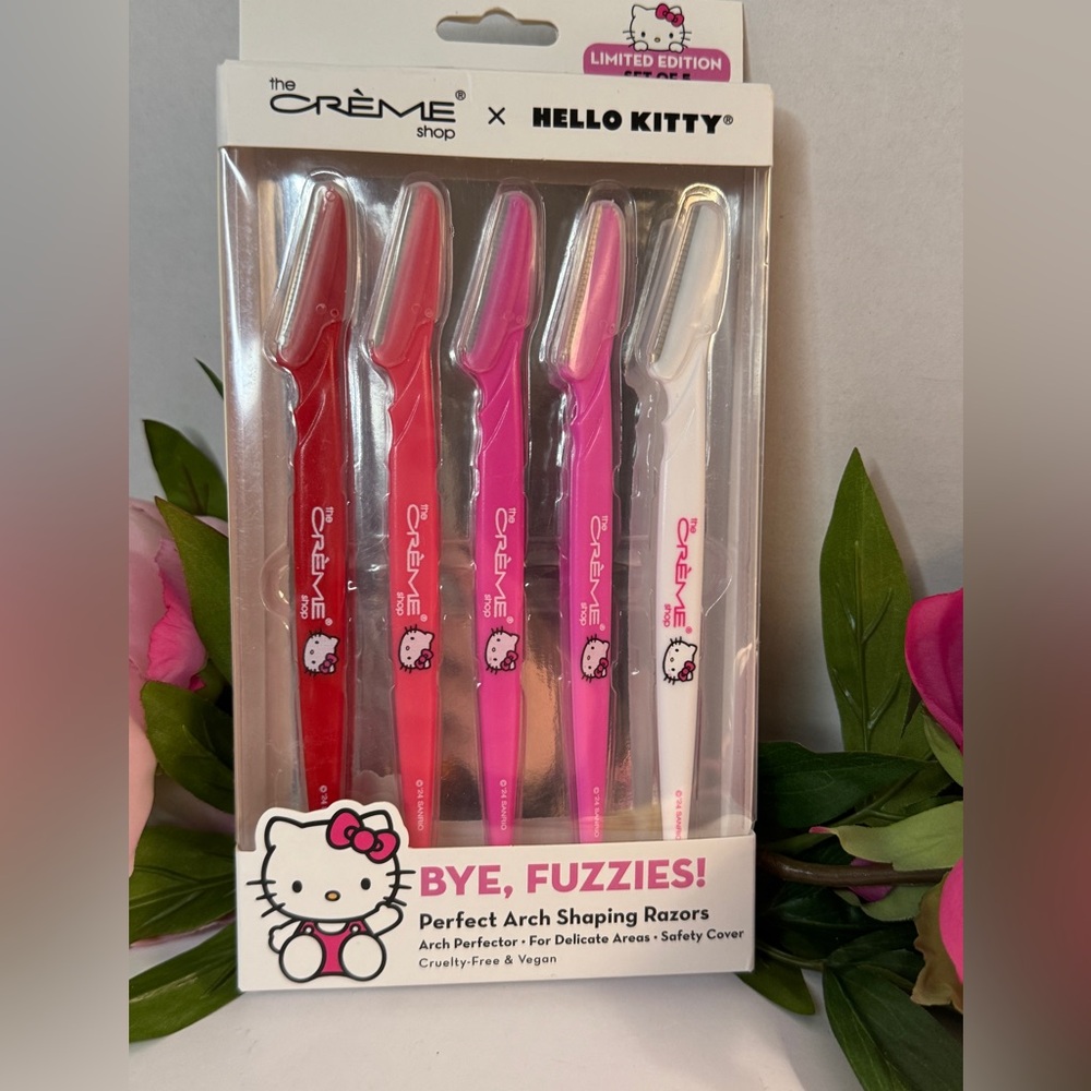 B2G1 Free! Crème x Hello Kitty Arch Shaping Razors
